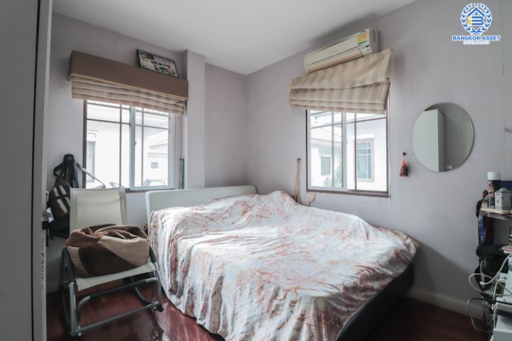 *****บ้านเดี่ยวมือสองนนทบุรี ทำเลโซนเมือง! แบรนด์ แสนสิริ* ม.บุราสิริ สนามบินน้ำ บ้านต่อเติมพร้อมอยู่ บนเนื้อที่ 112 ตร.ว. ฟังก์ชั่น 7 ห้องนอน 7 ห้องน้ำ 4 ที่จอด ภายในกว้างขวางเแบ่งเป็นสัดส่วน แถมฟรี !! เครื่องปรับอากาศ 10 เครื่อง, เครื่องทำน้ำอุ่น 5 เครื่อง บิ้วท์อินท์จัดเต็มทั้งหลัง! บนสุดยอดทำเลทอง ใกล้เซ็นทรัลรัตนาธิเบศร์ และ MRT สายสีม่วง "สถานีแยกนนทบุรี1"